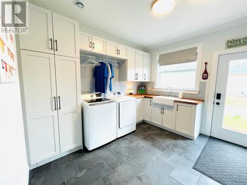 30 Edgewater Lane, Torbay, NL - Indoor Photo Showing Laundry Room