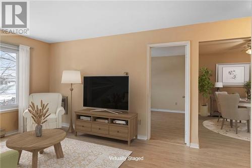 1100 Millwood Avenue Unit#306, Brockville, ON - Indoor Photo Showing Living Room
