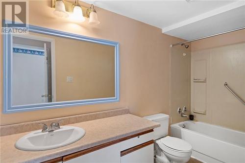 1100 Millwood Avenue Unit#306, Brockville, ON - Indoor Photo Showing Bathroom