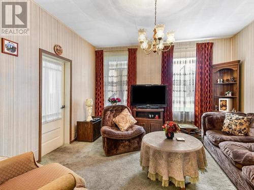 5 Halliday Street, Brockville, ON - Indoor Photo Showing Living Room