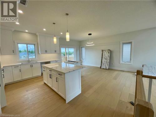 612 26Th Avenue, Hanover, ON - Indoor Photo Showing Kitchen With Upgraded Kitchen