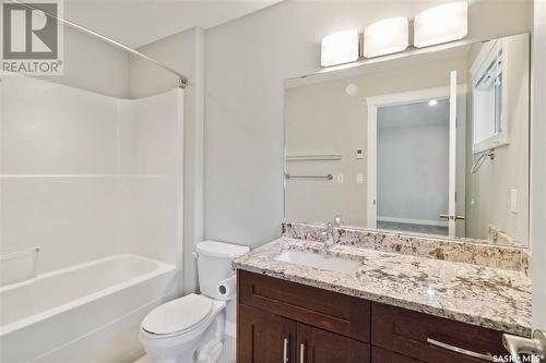 738 4Th Street, Saskatoon, SK - Indoor Photo Showing Bathroom