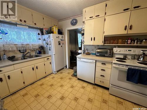 236 3Rd Avenue N, Kamsack, SK - Indoor Photo Showing Kitchen With Double Sink