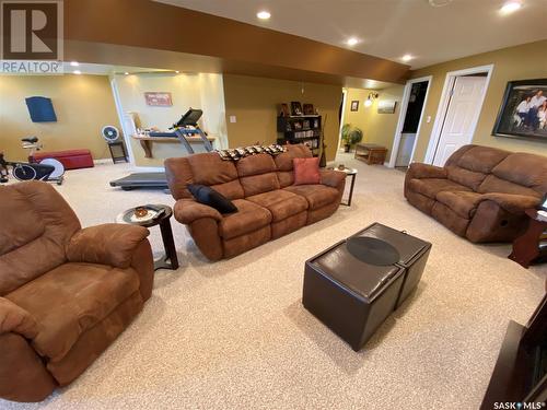 2 Aspen Place, Yorkton, SK - Indoor Photo Showing Living Room