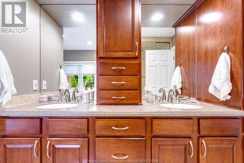 472 Chambers Drive, Lakeshore, ON - Indoor Photo Showing Bathroom