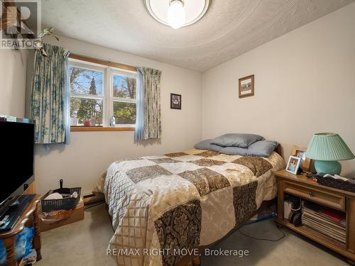 6178 Sheba Drive, Ramara, ON - Indoor Photo Showing Bedroom