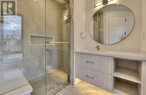 2556 Glengarry Road, Mississauga, ON - Indoor Photo Showing Bathroom