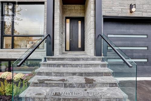 2556 Glengarry Road, Mississauga, ON - Outdoor