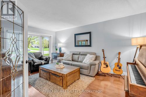 38 Riverside Drive, Mono, ON - Indoor Photo Showing Living Room