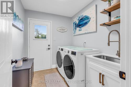 38 Riverside Drive, Mono, ON - Indoor Photo Showing Laundry Room