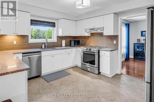 38 Riverside Drive, Mono, ON - Indoor Photo Showing Kitchen With Upgraded Kitchen