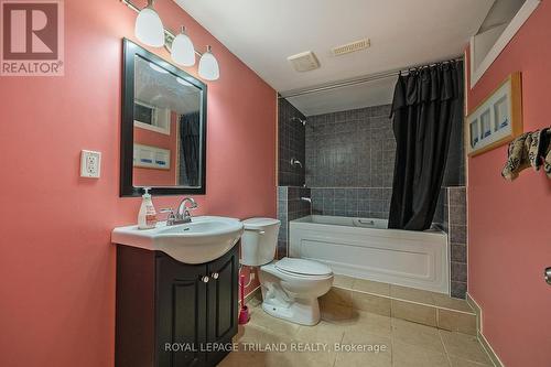 66 Colonial Crescent, London, ON - Indoor Photo Showing Bathroom