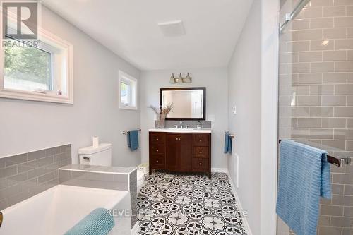 1236 Golden Beach Road, Bracebridge, ON - Indoor Photo Showing Bathroom