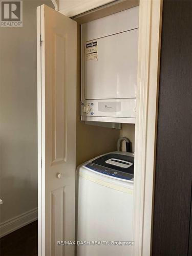102 - 141 Admiral Road, Toronto, ON - Indoor Photo Showing Laundry Room
