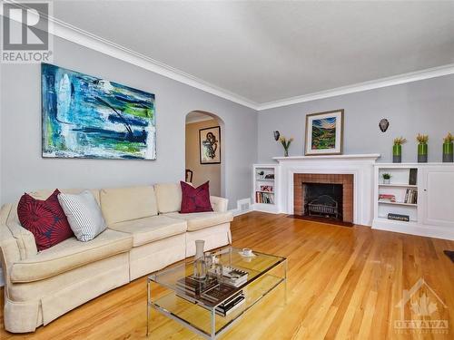 614 Melbourne Avenue, Ottawa, ON - Indoor Photo Showing Living Room With Fireplace