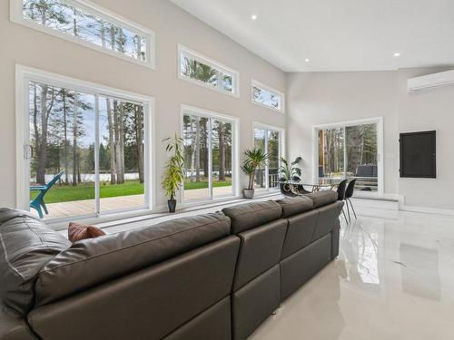 Salon - 105 Ch. Val-Nature, Val-Des-Bois, QC - Indoor Photo Showing Living Room