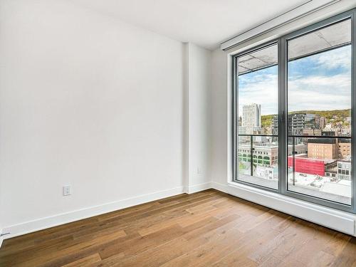 Master bedroom - 1607-1200 Rue Drummond, Montréal (Ville-Marie), QC - Indoor Photo Showing Other Room