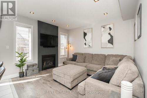 18 Jackson Drive, New Tecumseth, ON - Indoor Photo Showing Living Room With Fireplace