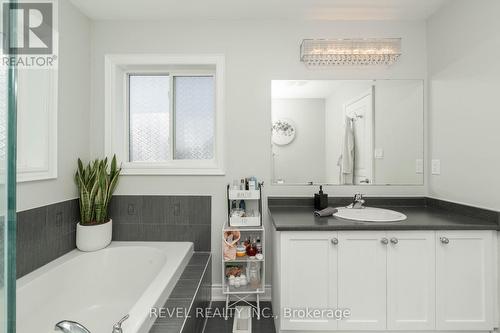18 Jackson Drive, New Tecumseth, ON - Indoor Photo Showing Bathroom