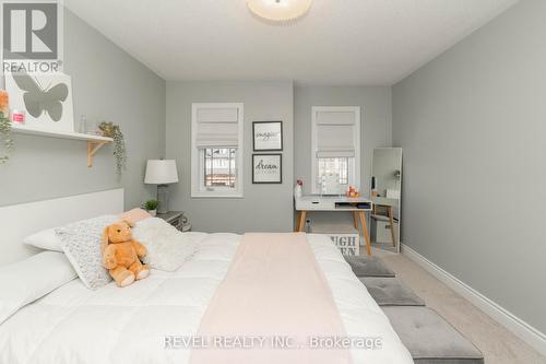 18 Jackson Drive, New Tecumseth, ON - Indoor Photo Showing Bedroom