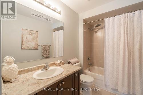 18 Jackson Drive, New Tecumseth, ON - Indoor Photo Showing Bathroom