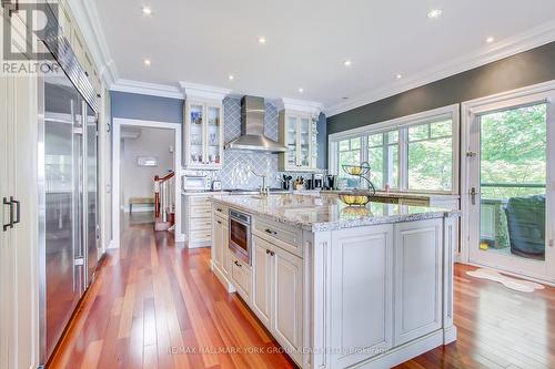 777 Lakelands Avenue, Innisfil, ON - Indoor Photo Showing Kitchen With Upgraded Kitchen