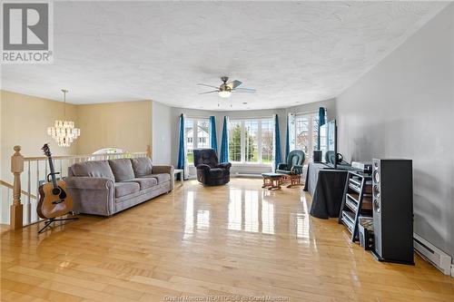 30 Pelagie St, Dieppe, NB - Indoor Photo Showing Living Room