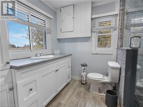 333 Bay Street, Oliphant, ON - Indoor Photo Showing Bathroom