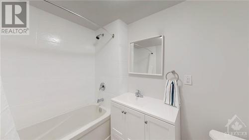 308-312 Somerset Street E, Ottawa, ON - Indoor Photo Showing Bathroom