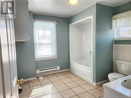 287 Rue Principale, Pointe-Verte, NB - Indoor Photo Showing Bathroom