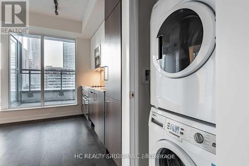 1602 - 17 Dundonald Street, Toronto, ON - Indoor Photo Showing Laundry Room