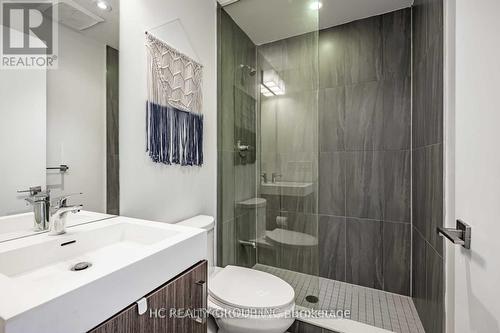 1602 - 17 Dundonald Street, Toronto, ON - Indoor Photo Showing Bathroom
