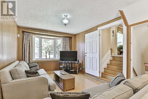 23 Goodview Road N, Toronto, ON - Indoor Photo Showing Living Room