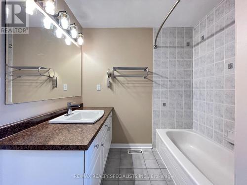 1651 Gowling Terrace, Milton, ON - Indoor Photo Showing Bathroom