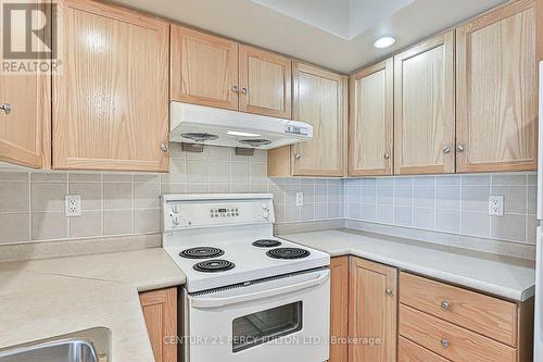 2337 - 125 Omni Drive, Toronto, ON - Indoor Photo Showing Kitchen