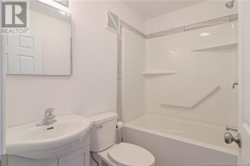 203 Main Street, Minto, NB - Indoor Photo Showing Bathroom