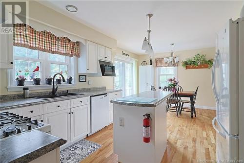 18 Driftwood Bye Road, Upper Kingsclear, NB - Indoor Photo Showing Kitchen With Double Sink