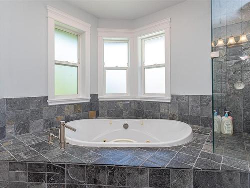 1009 Arngask Ave, Langford, BC - Indoor Photo Showing Bathroom