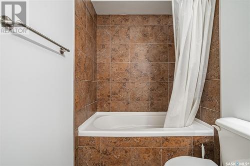 104 227 Pinehouse Drive, Saskatoon, SK - Indoor Photo Showing Bathroom