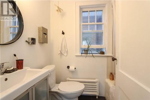 223 Mackenzie Street, Sudbury, ON - Indoor Photo Showing Bathroom