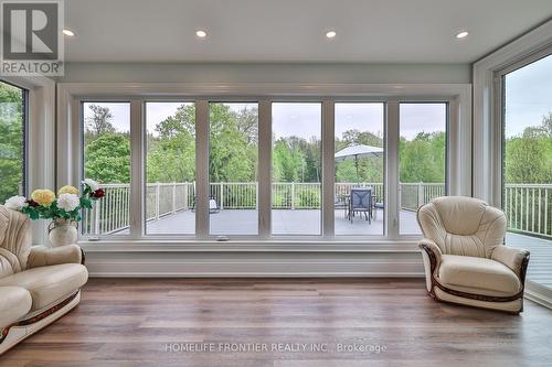 1427 10Th Sideroad, New Tecumseth, ON - Indoor Photo Showing Living Room