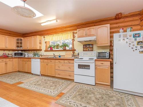 4348 Brentview Dr, Cowichan Bay, BC - Indoor Photo Showing Kitchen With Double Sink