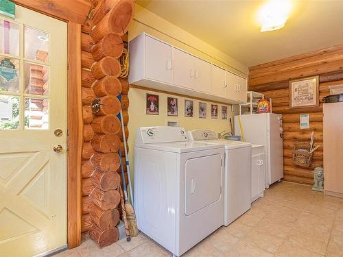 4348 Brentview Dr, Cowichan Bay, BC - Indoor Photo Showing Laundry Room
