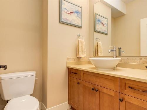 513 Schubert Pl, Ladysmith, BC - Indoor Photo Showing Bathroom