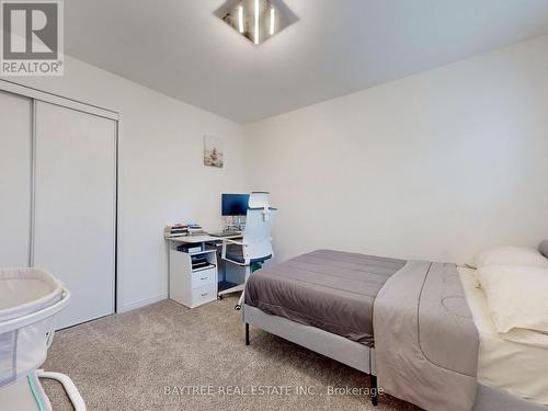 1034 Corrie Street, Innisfil, ON - Indoor Photo Showing Bedroom