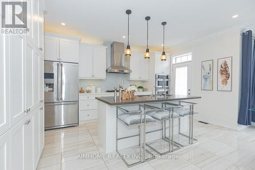 59 Frederick Pearson Street, East Gwillimbury, ON - Indoor Photo Showing Kitchen With Upgraded Kitchen