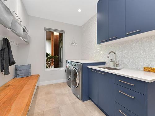 5030 West Saanich Rd, Saanich, BC - Indoor Photo Showing Laundry Room