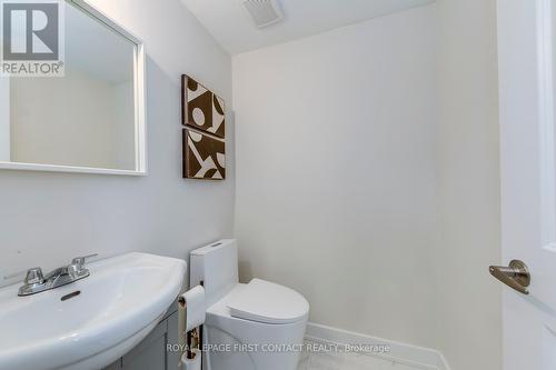 16 Gerussi Street, Vaughan, ON - Indoor Photo Showing Bathroom