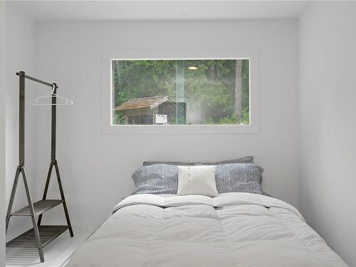 1016 Sayward Rd, Sayward, BC - Indoor Photo Showing Bedroom