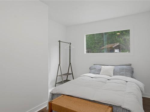 1016 Sayward Rd, Sayward, BC - Indoor Photo Showing Bedroom